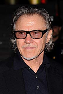 How tall is Harvey Keitel?